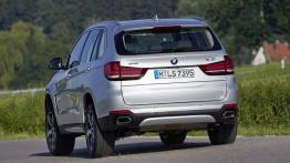 BMW X5 III xDrive40e (2015) - widok z tyłu