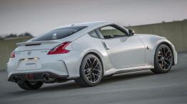 Nissan 370Z Nismo (2015) - widok z tyłu