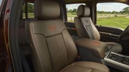 Ford serii F Super Duty 2015 - widok ogólny wnętrza z przodu