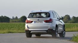 BMW X5 III xDrive40e (2015) - widok z tyłu