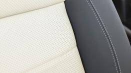 Land Rover Defender Autobiography Edition (2015) - fotel kierowcy, widok z przodu