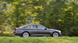 BMW serii 5 F10 518d Sedan (2015) - prawy bok