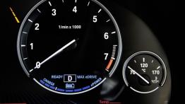 BMW X5 III xDrive40e (2015) - obrotomierz