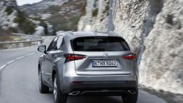 Lexus NX 200t Luxury (2015) - widok z tyłu