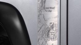 Land Rover Defender 2,000,000 (2015) - lewe przednie nadkole