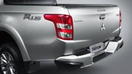 Mitsubishi Triton 2015 - tył - reflektory wyłączone