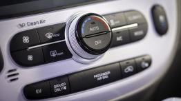 Kia Soul II EV (2015) - panel sterowania wentylacją i nawiewem