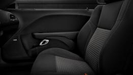 Dodge Challenger III Facelifting (2015) - widok ogólny wnętrza z przodu