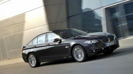 BMW serii 5 F10 518d Sedan (2015) - prawy bok