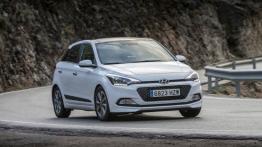 Hyundai i20 II Hatchback Kappa 1.4 MPI (2015) - widok z przodu