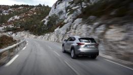Lexus NX 200t Luxury (2015) - widok z tyłu
