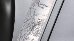 Land Rover Defender 2,000,000 (2015) - lewe przednie nadkole