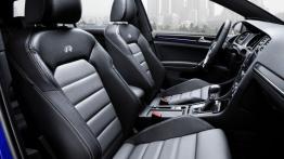 Volkswagen Golf VII R Variant (2015) - widok ogólny wnętrza z przodu