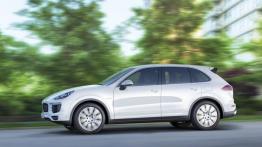 Porsche Cayenne S E-Hybrid (2015) - lewy bok