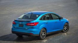 Ford Focus III Sedan Facelifting (2015) - widok z tyłu