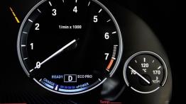 BMW X5 III xDrive40e (2015) - obrotomierz