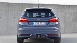 Ford Focus III ST Kombi Facelifting (2015) - widok z tyłu