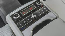 Kia K900 (2015) - panel sterowania z tyłu