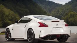 Nissan 370Z Nismo (2015) - widok z tyłu