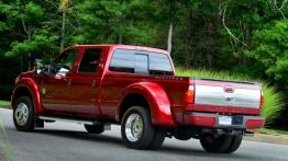 Ford serii F Super Duty 2015 - widok z tyłu
