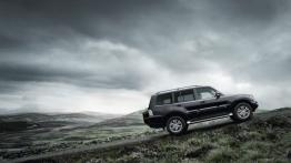 Mitsubishi Pajero IV Facelifting (2015) - prawy bok