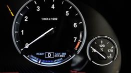 BMW X5 III xDrive40e (2015) - obrotomierz