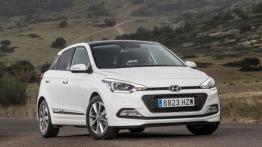 Hyundai i20 II Hatchback Kappa 1.4 MPI (2015) - widok z przodu