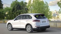 Porsche Cayenne S E-Hybrid (2015) - widok z tyłu