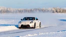 Nissan 370Z Nismo (2015) - widok z przodu