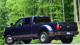 Ford serii F Super Duty 2015 - widok z tyłu