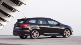 Ford Focus III ST Kombi Facelifting (2015) - widok z tyłu