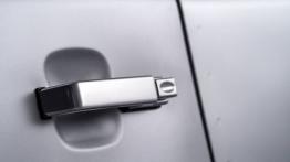 Land Rover Defender 2,000,000 (2015) - klamka przód