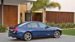 BMW 340i Sport Line F30 Sedan Facelifting (2015) - widok z tyłu