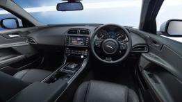 Jaguar XE 2.0T Prestige (2015) - pełny panel przedni