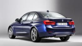 BMW 340i Sport Line F30 Sedan Facelifting (2015) - tył - reflektory włączone