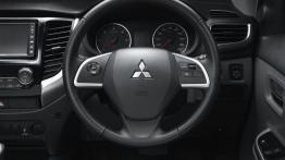 Mitsubishi Triton 2015 - kierownica