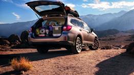 Subaru Outback 2015 - tył - bagażnik otwarty