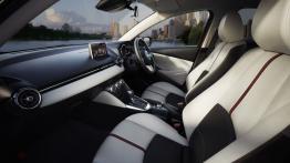 Mazda Demio IV (2015) - widok ogólny wnętrza z przodu