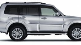 Mitsubishi Pajero IV Facelifting (2015) - prawy bok