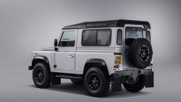 Land Rover Defender 2,000,000 (2015) - widok z tyłu