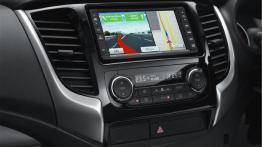 Mitsubishi Triton 2015 - konsola środkowa