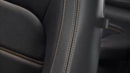 Jaguar XE 2.0T Prestige (2015) - fotel pasażera, widok z przodu