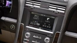 Lincoln Navigator III L Facelifting (2015) - konsola środkowa