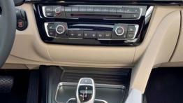 BMW 340i Sport Line F30 Sedan Facelifting (2015) - konsola środkowa