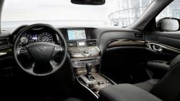 Infiniti Q70 L (2015) - pełny panel przedni