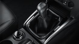 Mitsubishi Triton 2015 - dźwignia zmiany biegów