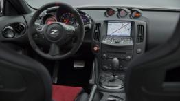 Nissan 370Z Nismo (2015) - kokpit