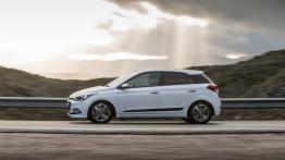 Hyundai i20 II Hatchback Kappa 1.4 MPI (2015) - lewy bok