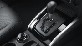 Mitsubishi Triton 2015 - dźwignia zmiany biegów