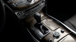 Infiniti Q70 L (2015) - skrzynia biegów